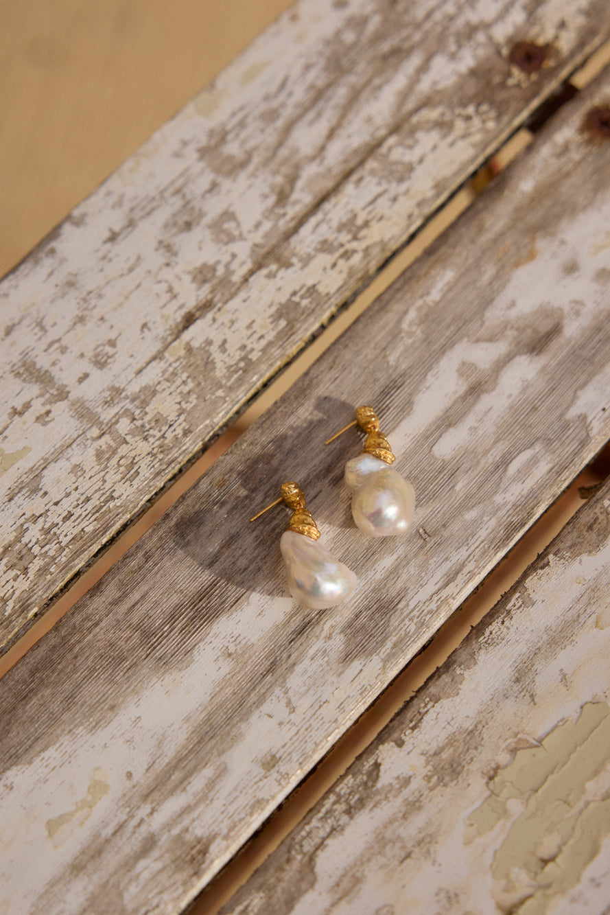 18K Gold Plated Precious Pearls Earrings Gold