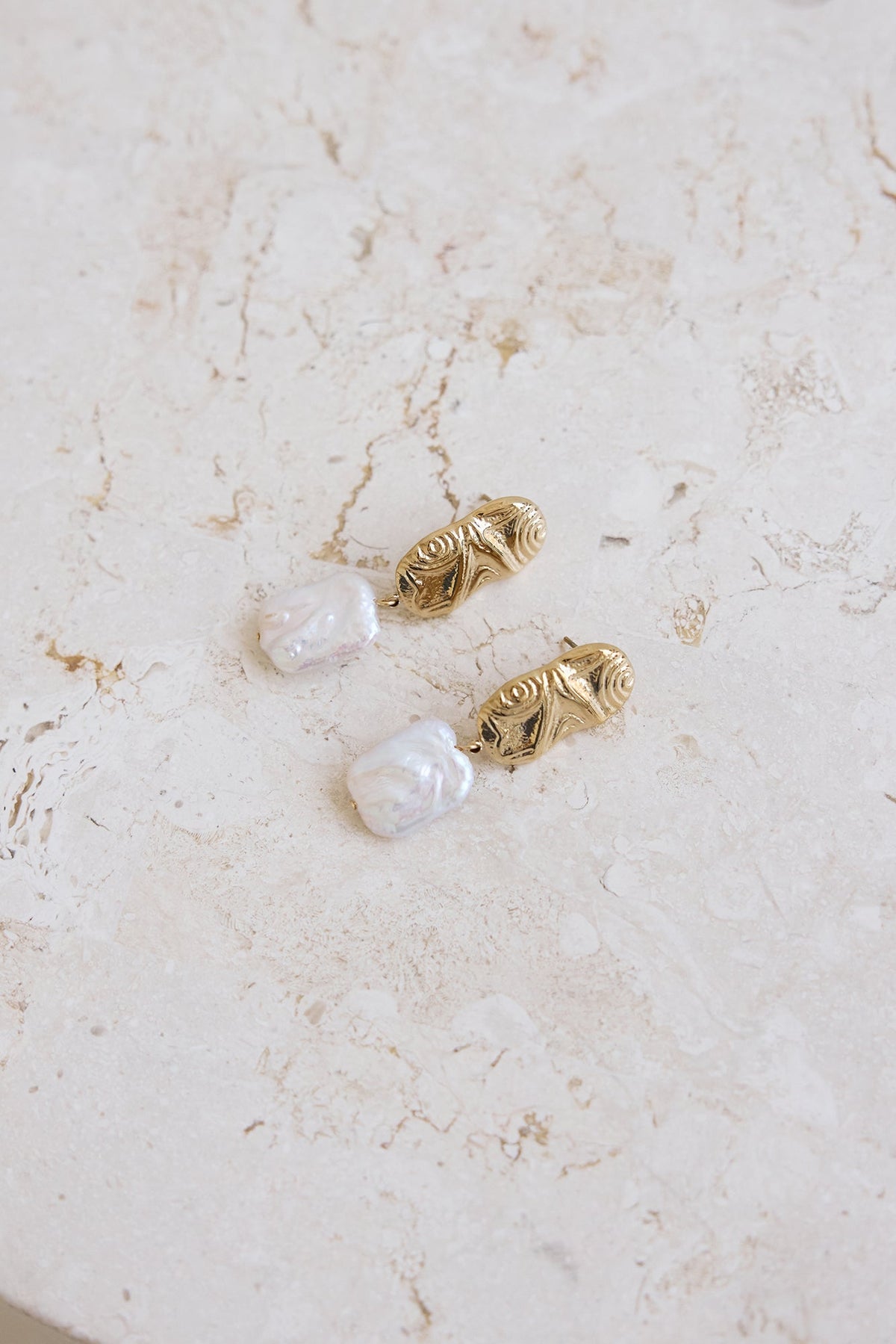 Work Of Art Earrings White Gold